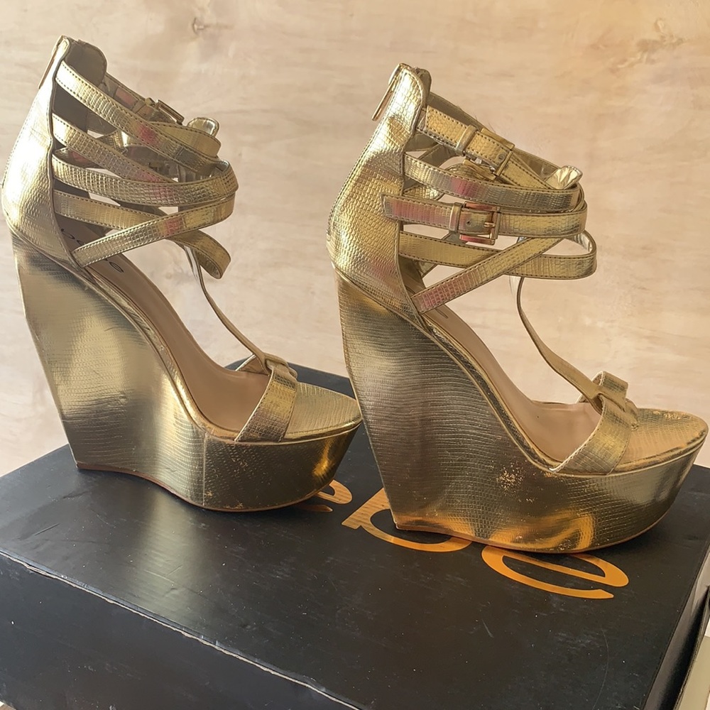 Gold Platform Sandals - Picture 4 of 6